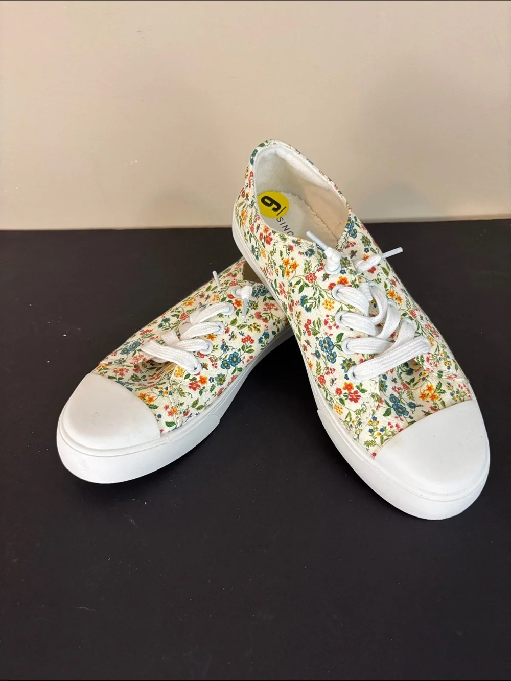 Sincerely Jules Floral Slip on Canvas Sneakers Size 9